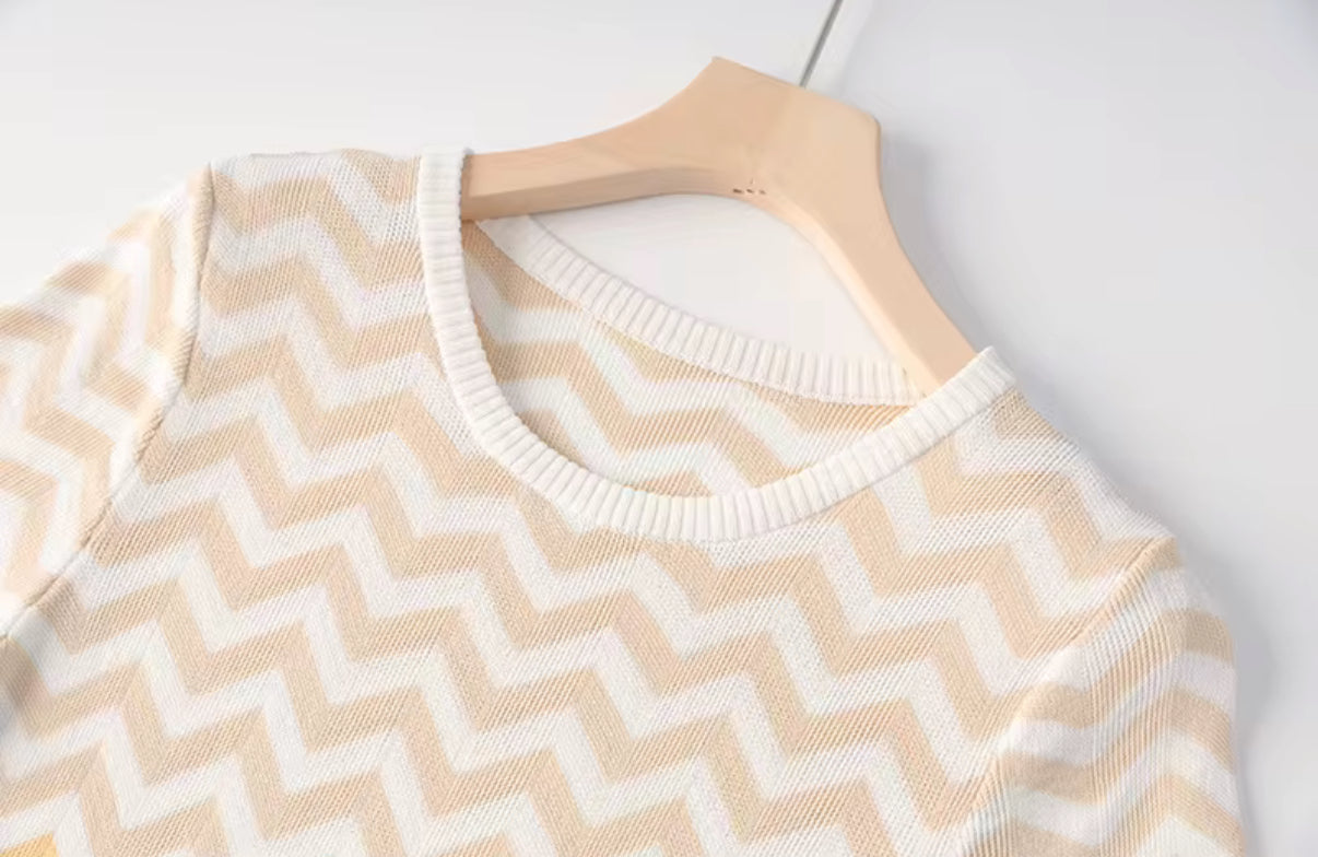 gradient zigzag knit with short sleeves