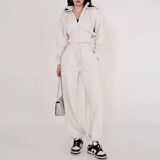 Cropped zip hoodie & relaxed joggers for all-day comfort