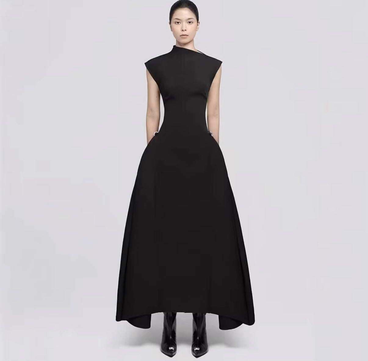 Elegant Sleeveless Evening Dress with Flared Hem