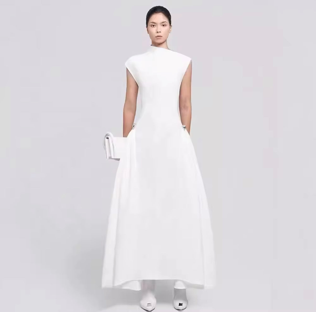 Elegant Sleeveless Evening Dress with Flared Hem