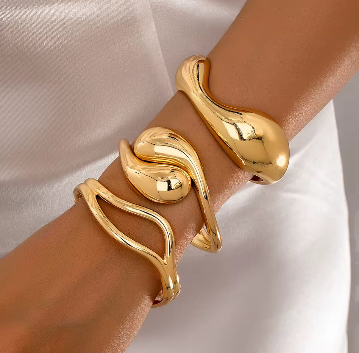 Fluid Curve Bracelet