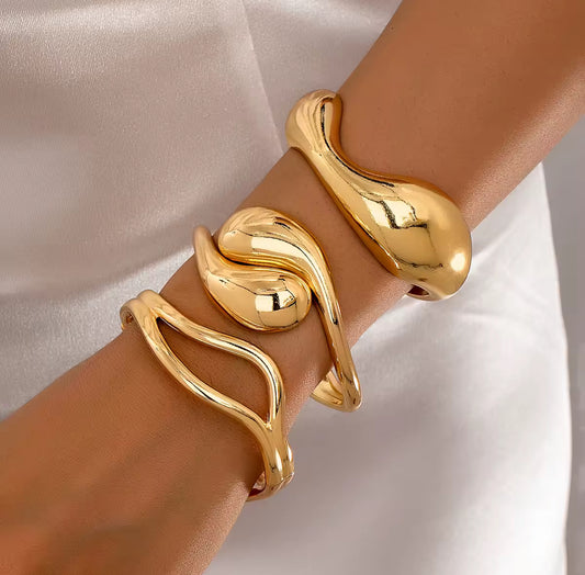 Fluid Curve Bracelet