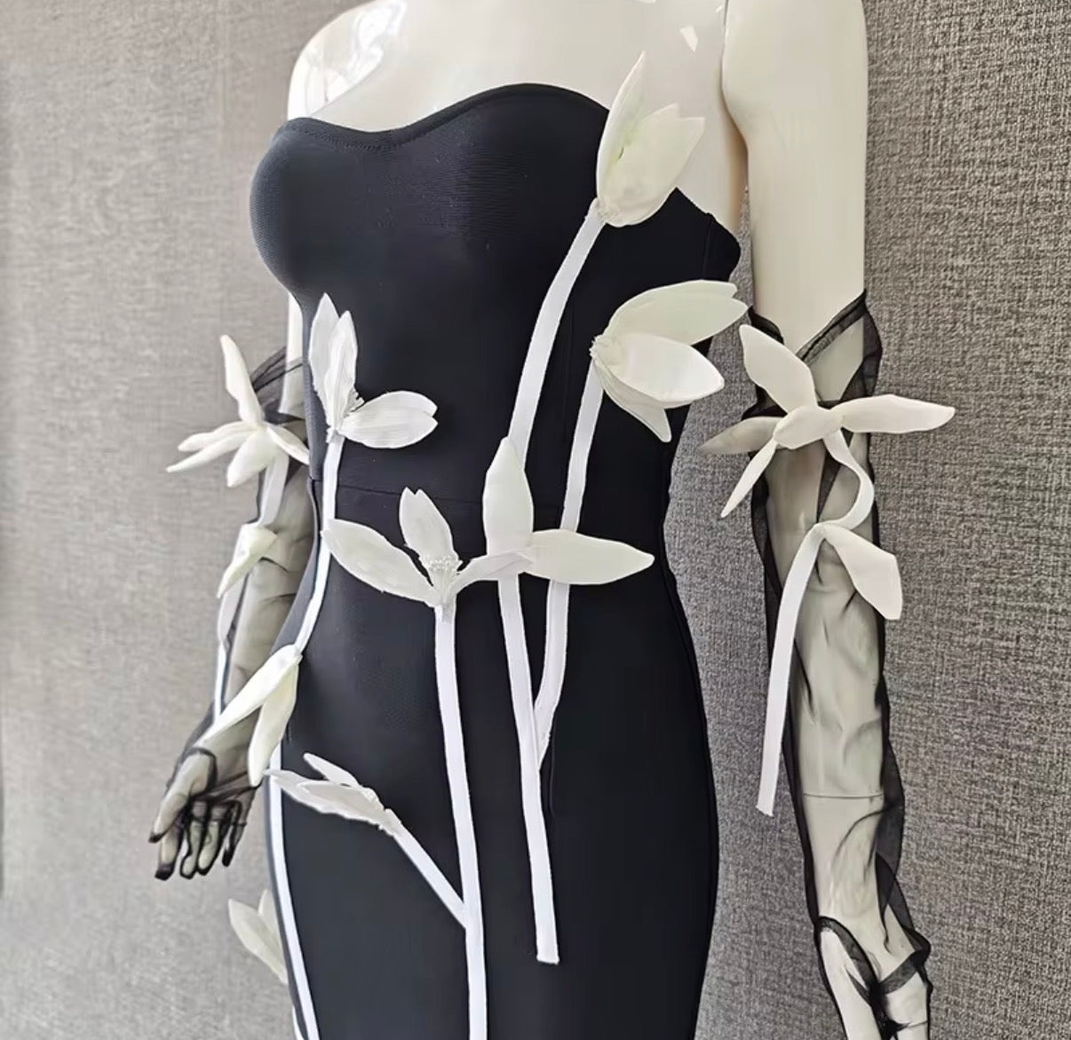 Elegant Strapless Black Column Dress with Sculpted White Floral Appliqué