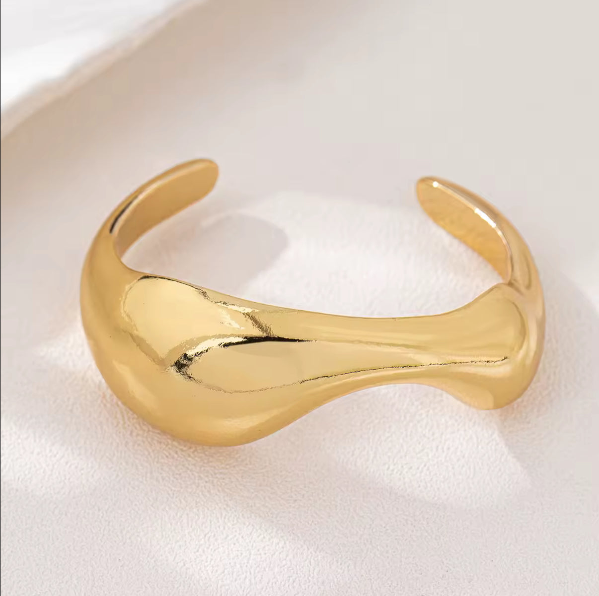 Fluid Curve Bracelet
