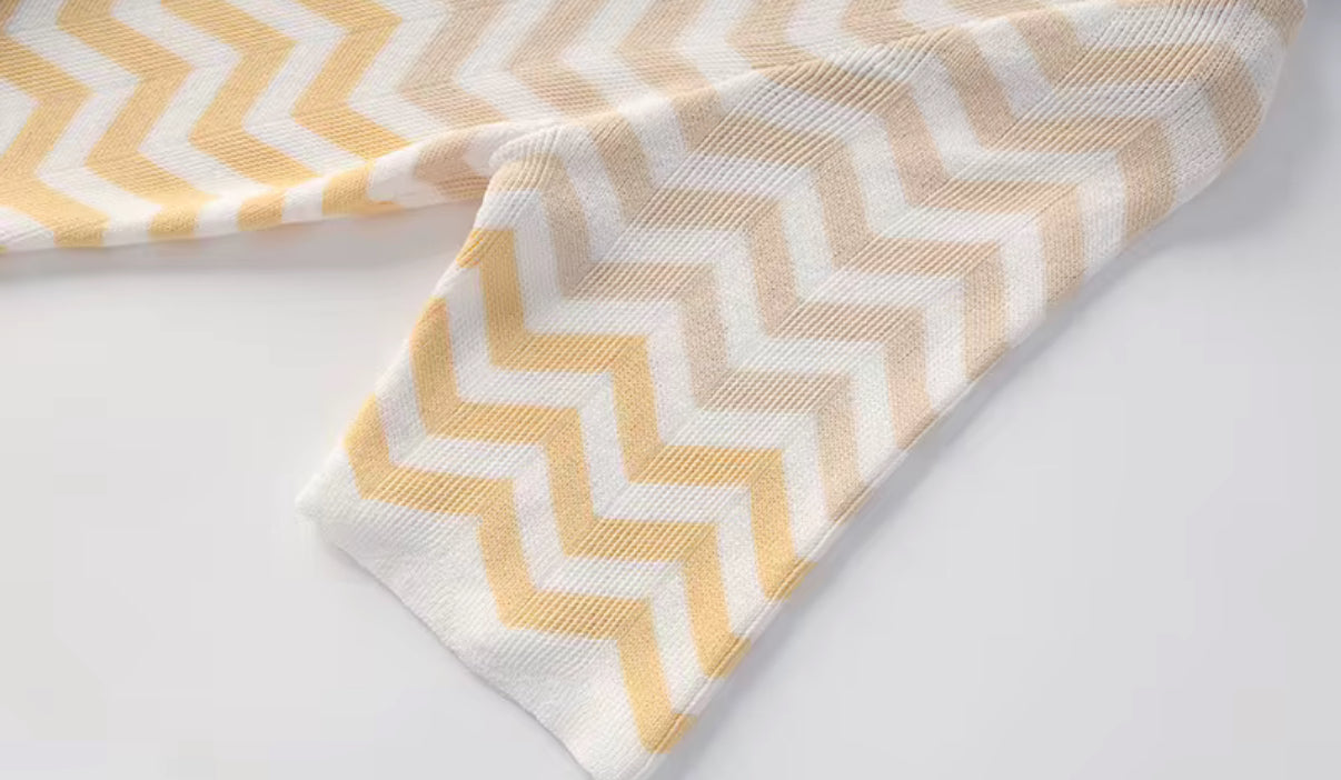 gradient zigzag knit with short sleeves