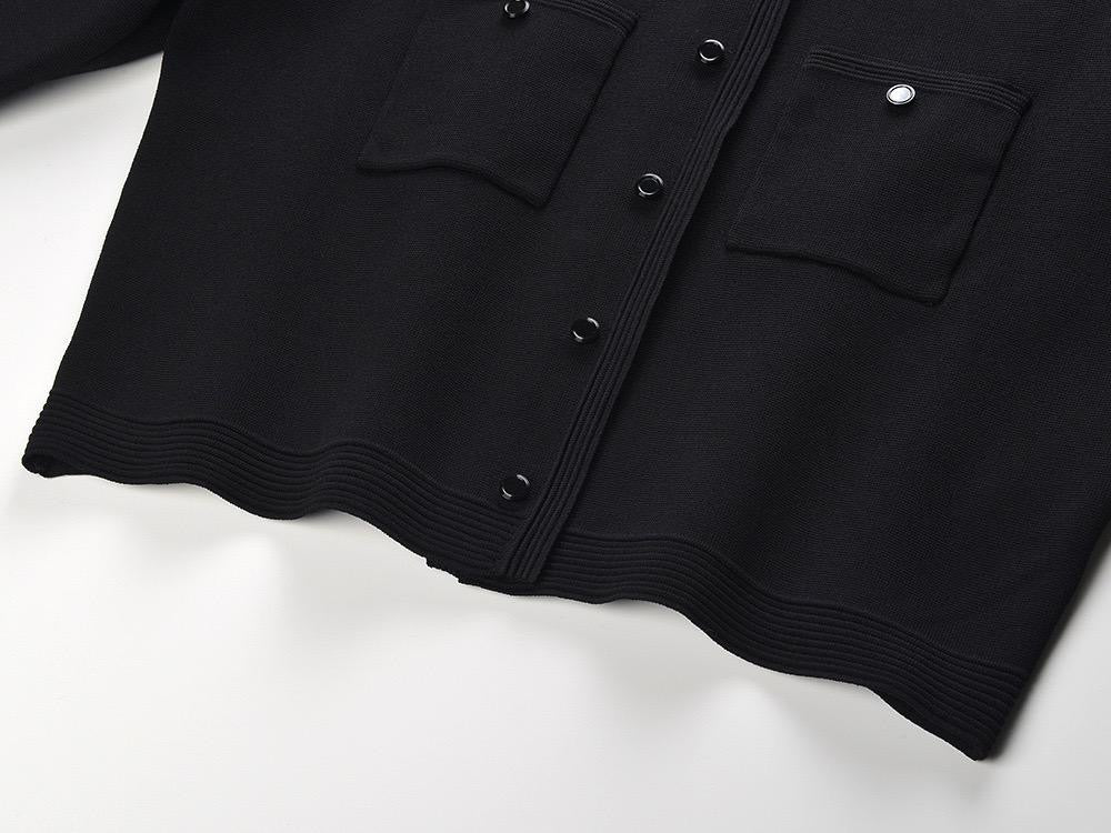 Royale Perle Cropped Cardigan