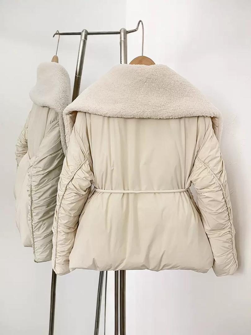 Elegant padded coat with a rich fur finish