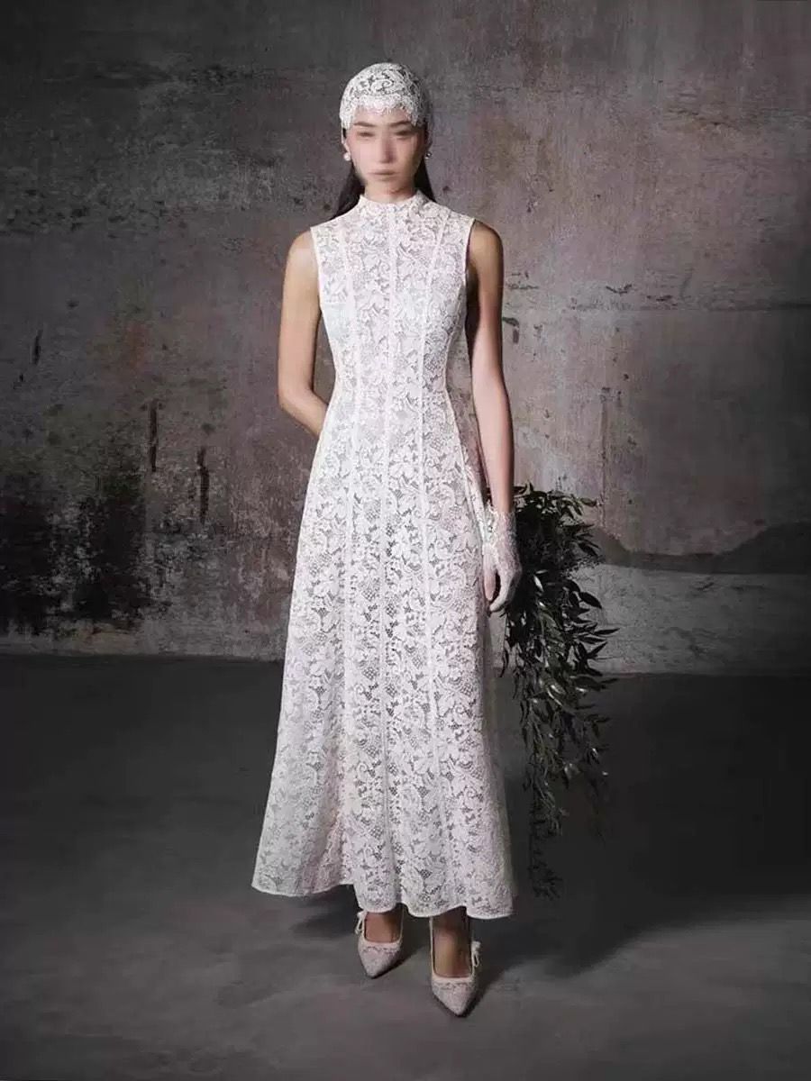 White High-Neck Lace Maxi Dress with Sleeveless Cut