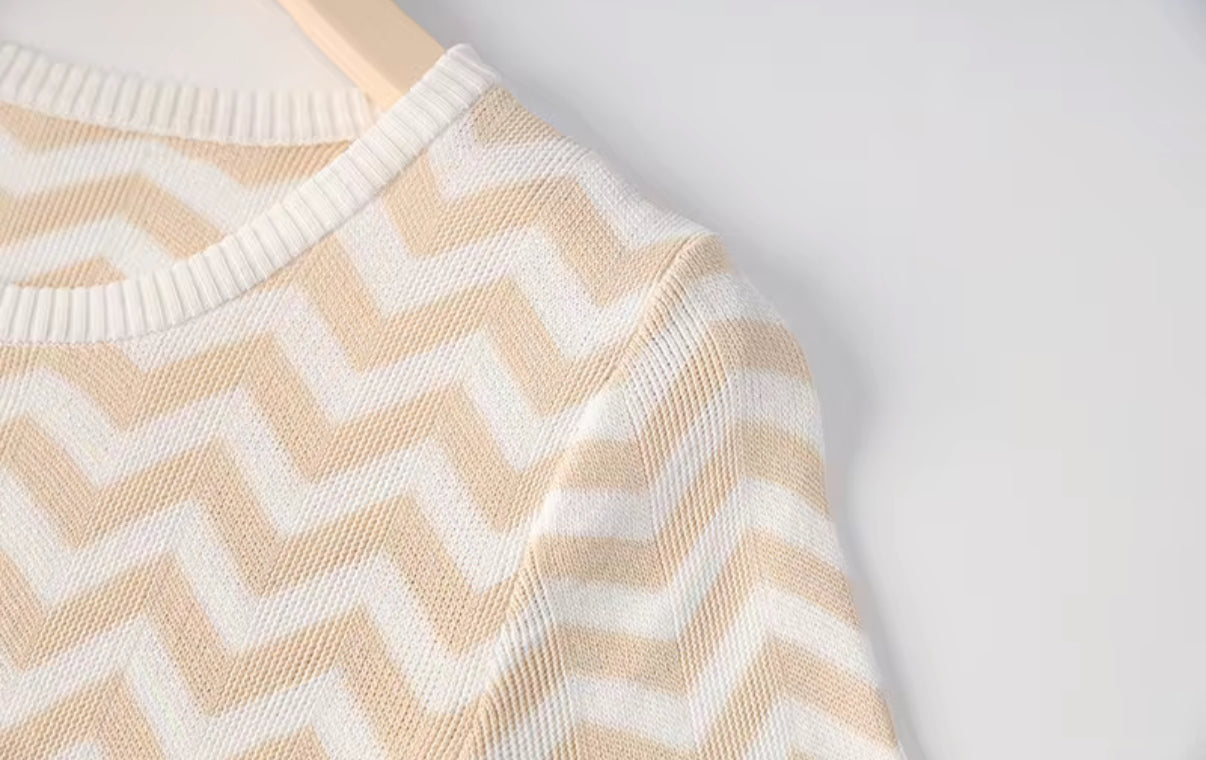 gradient zigzag knit with short sleeves