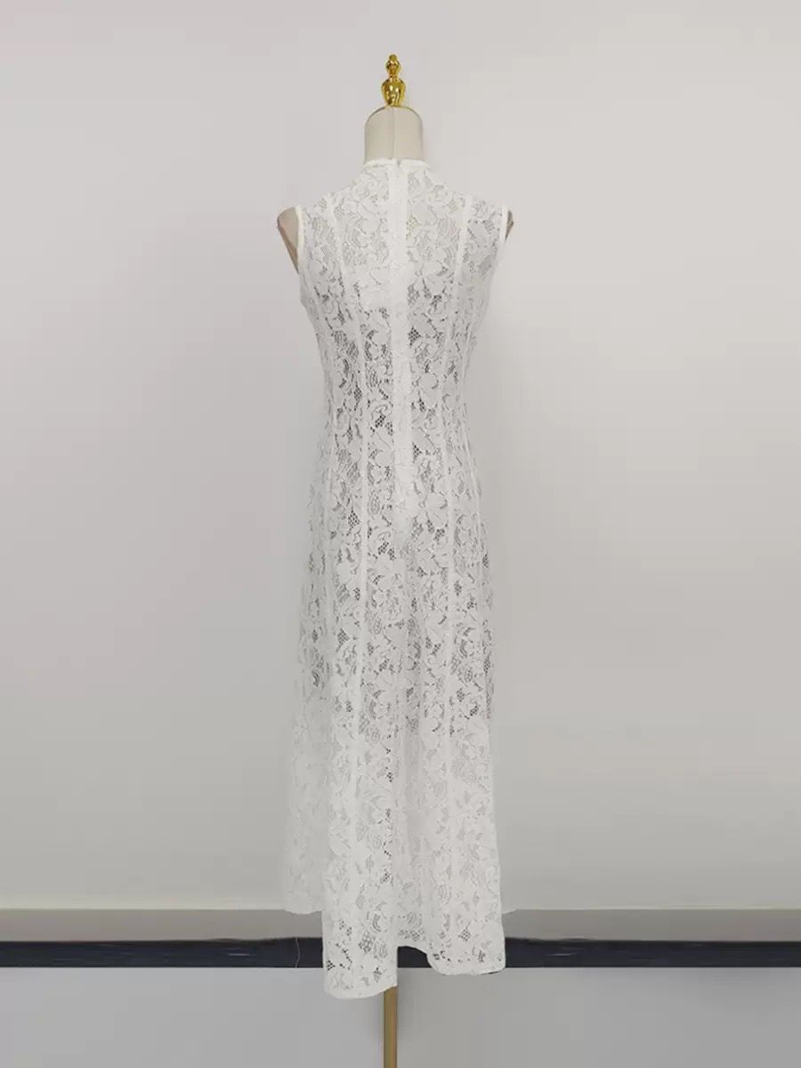 White High-Neck Lace Maxi Dress with Sleeveless Cut