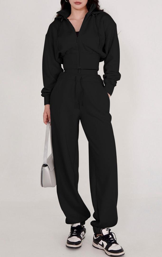 Cropped zip hoodie & relaxed joggers for all-day comfort