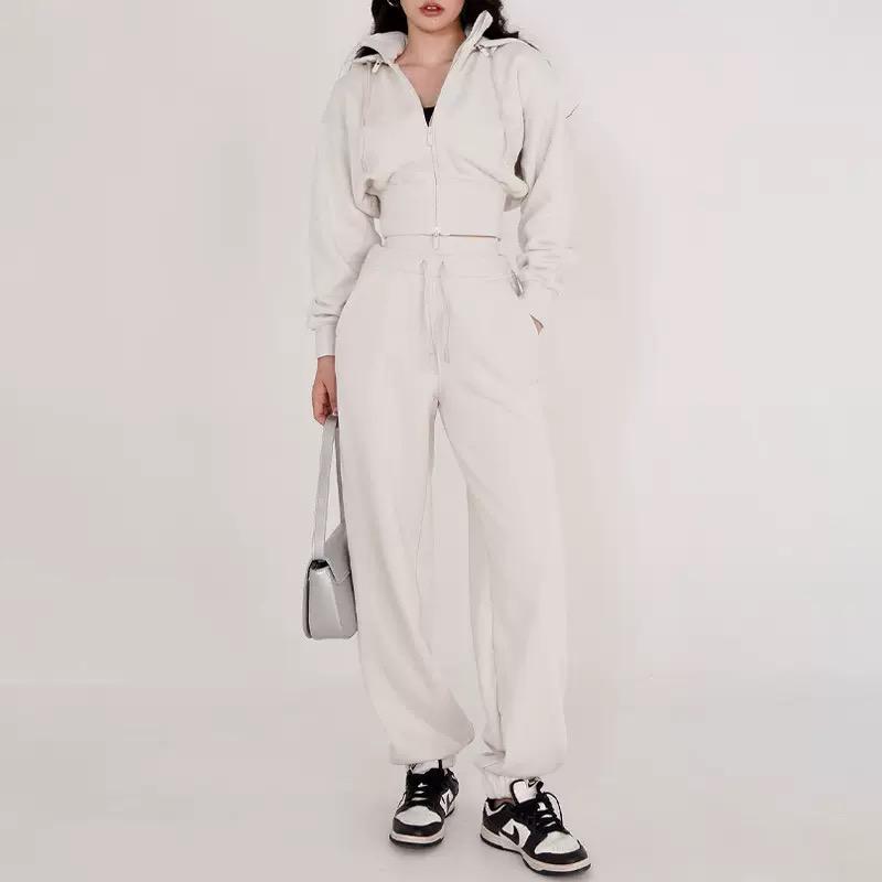 Cropped zip hoodie & relaxed joggers for all-day comfort