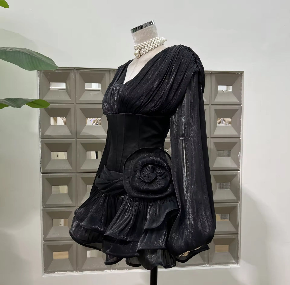 voluminous sleeves dress with oversized floral detail