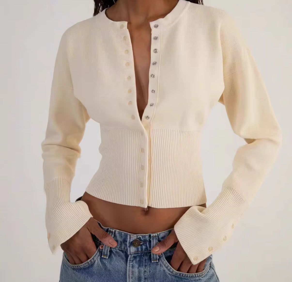 Long-Sleeve Ribbed Knit Top with Flared Cuffs and Snug Waist Fit