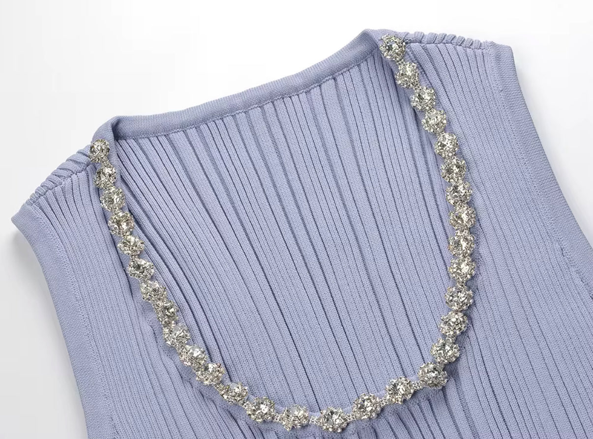 Sleeveless dress with pleated knit bodice