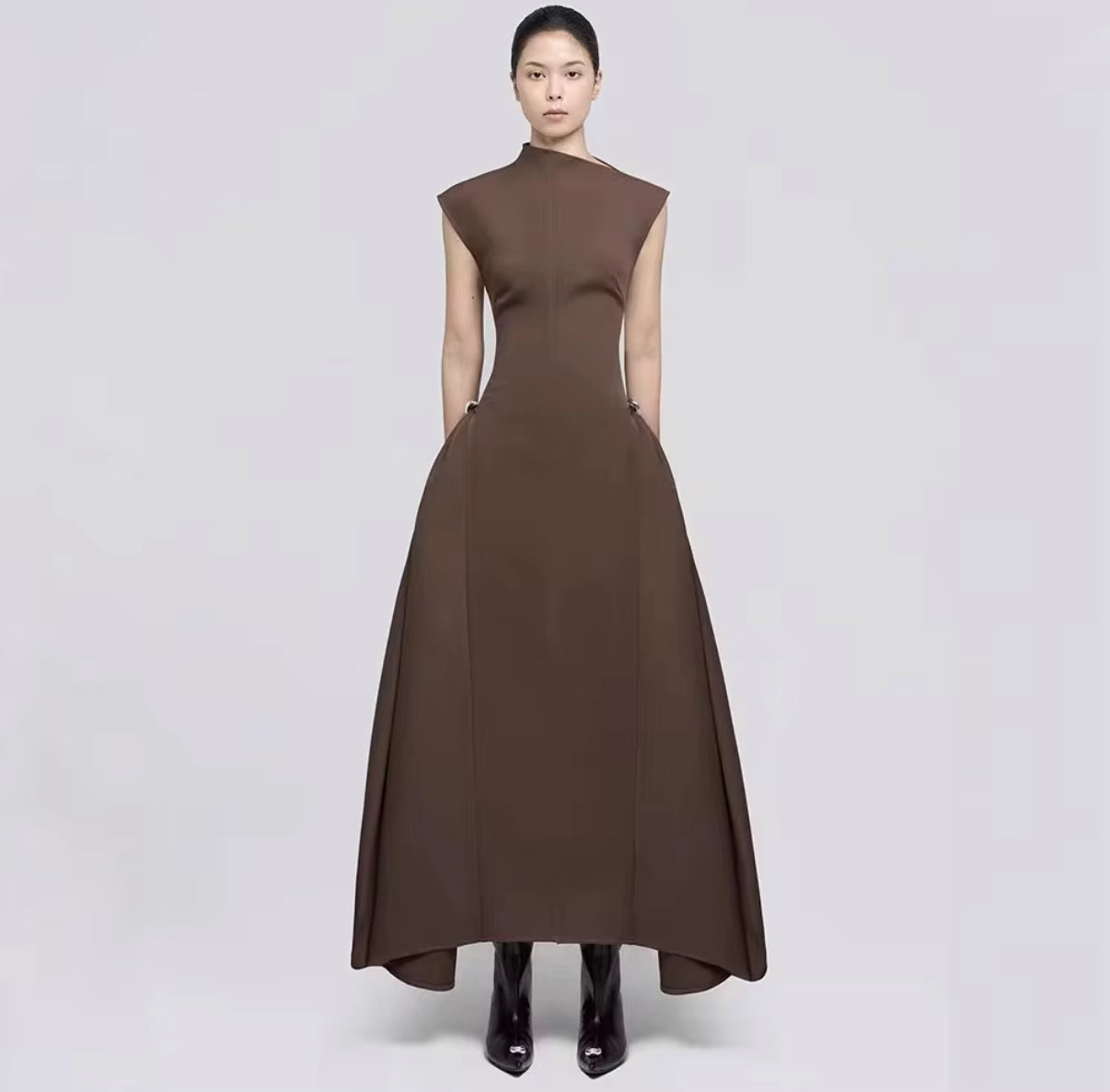 Elegant Sleeveless Evening Dress with Flared Hem