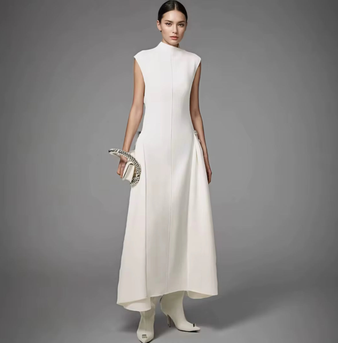 Elegant Sleeveless Evening Dress with Flared Hem