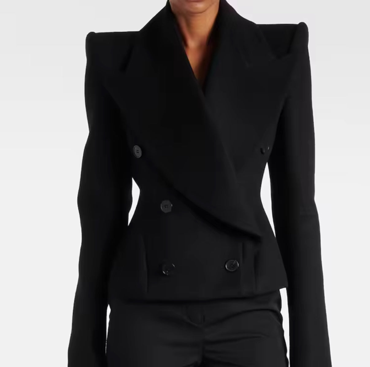 Tailored Black Blazer Jacket with Wide Lapels and Strong Shoulders
