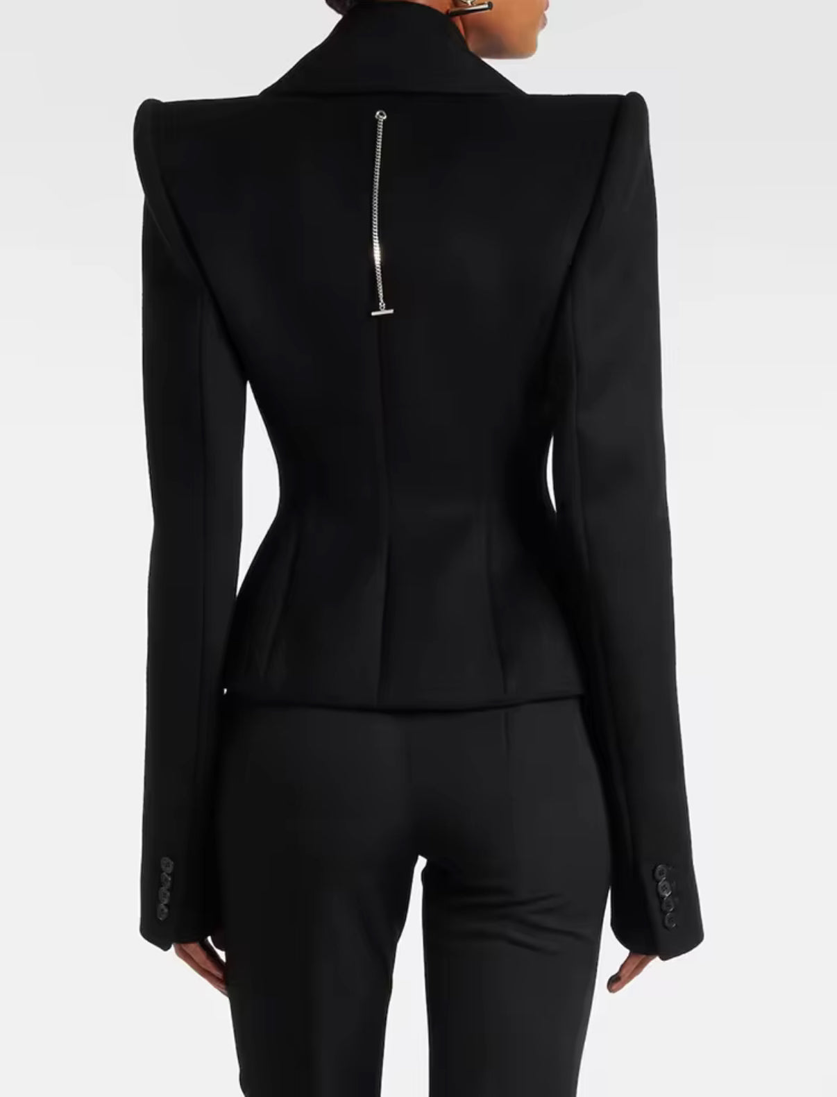 Tailored Black Blazer Jacket with Wide Lapels and Strong Shoulders